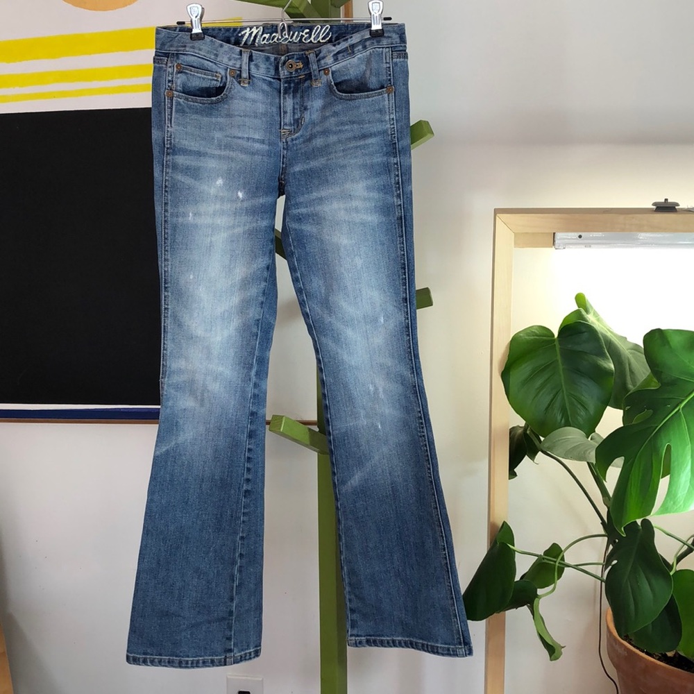 Madewell low rise bootcut distressed jeans size 26 .